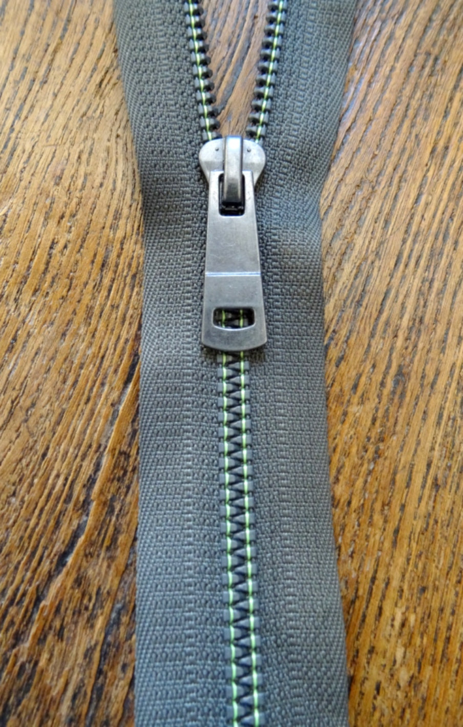 No6 Open End 66cm Khaki Metallized Zipper (AVAILABLE TO ORDER)